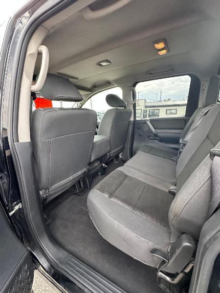 Nissan Titan S Crew Cab 4WD 2013