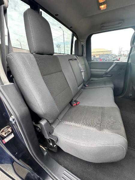 Nissan Titan S Crew Cab 4WD 2013