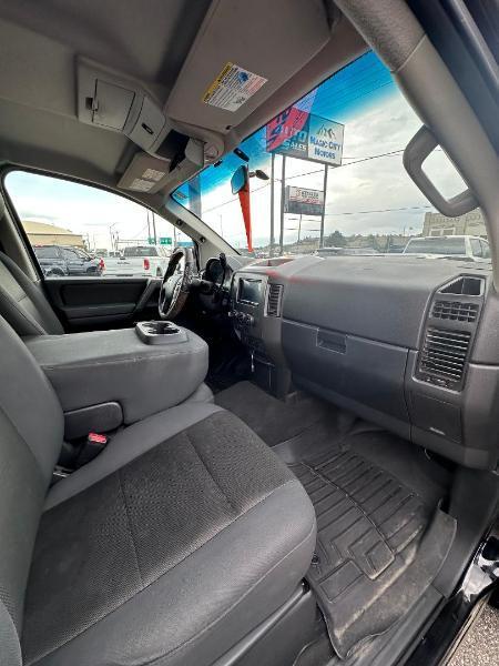 Nissan Titan S Crew Cab 4WD 2013