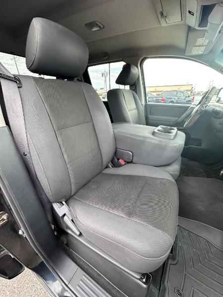 Nissan Titan S Crew Cab 4WD 2013