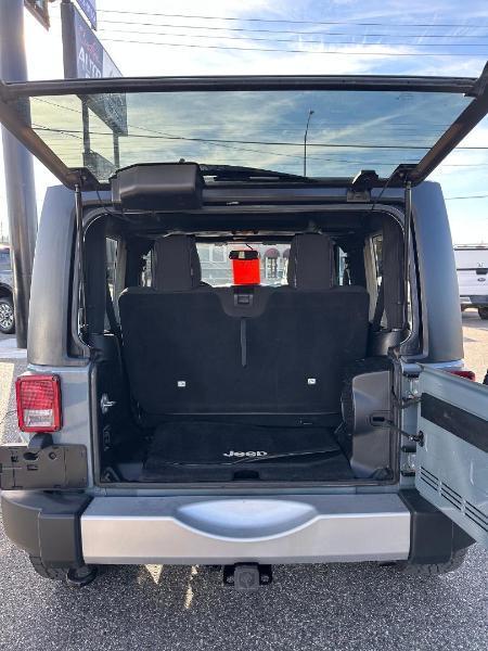 Jeep Wrangler photo 4