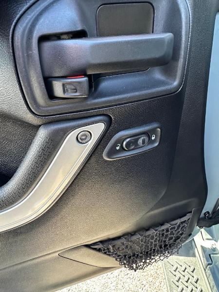 Jeep Wrangler photo 7
