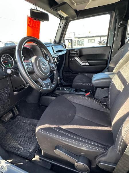 Jeep Wrangler photo 8