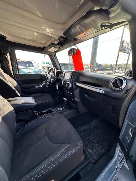 Jeep Wrangler photo 11