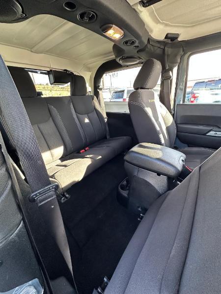 Jeep Wrangler photo 12