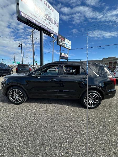 Ford Explorer photo 2