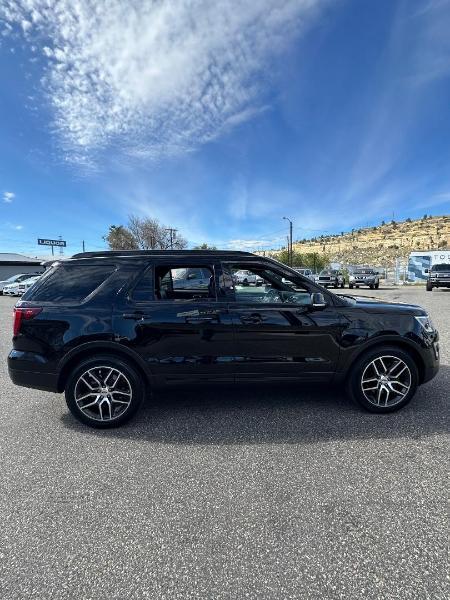 Ford Explorer photo 5