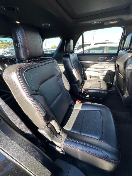 Ford Explorer photo 6