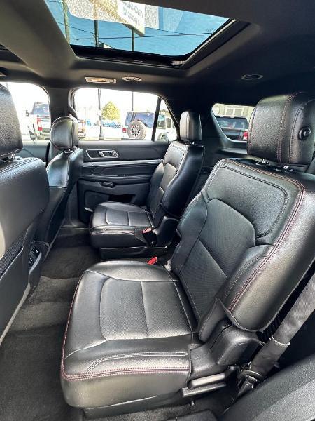 Ford Explorer photo 10