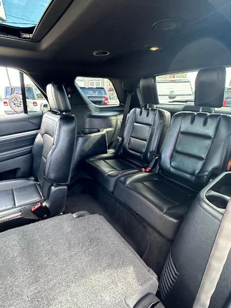 Ford Explorer photo 11