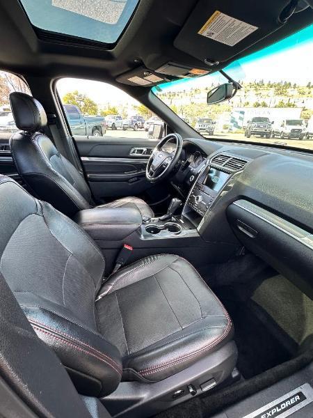 Ford Explorer photo 12
