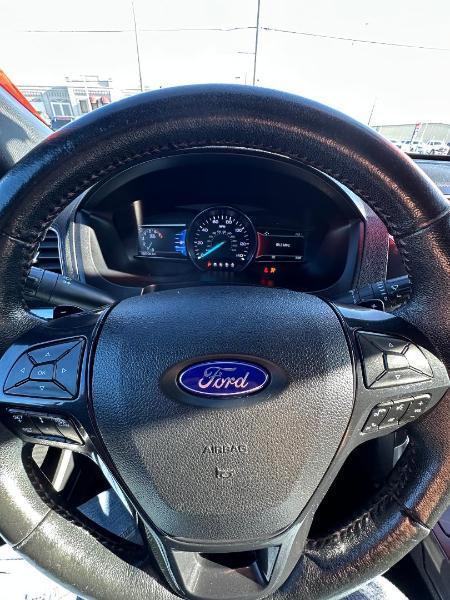 Ford Explorer photo 14