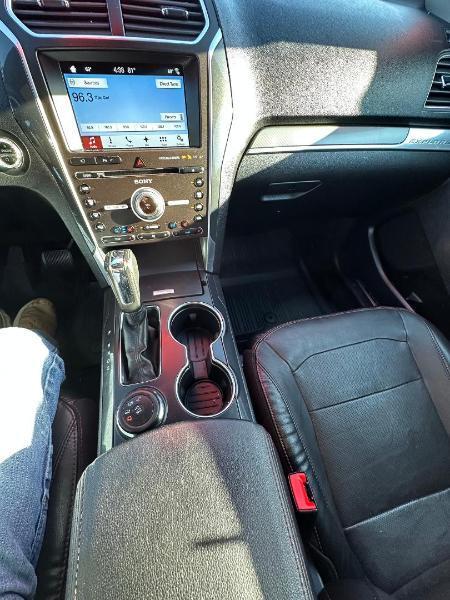 Ford Explorer photo 15