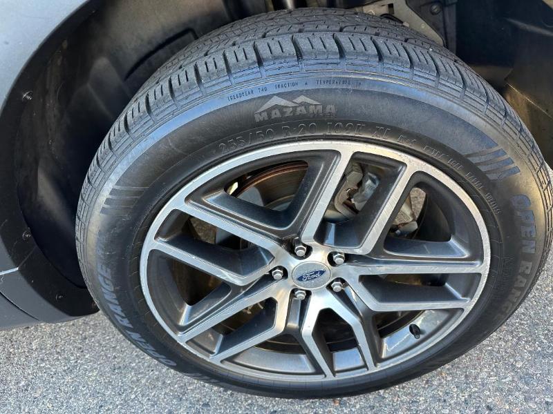 Ford Explorer photo 17