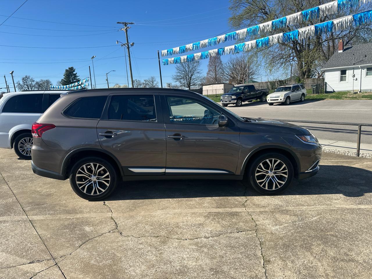 Mitsubishi Outlander  2016