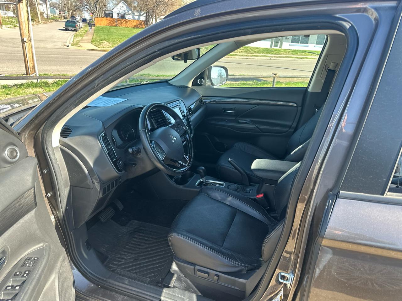 Mitsubishi Outlander  2016