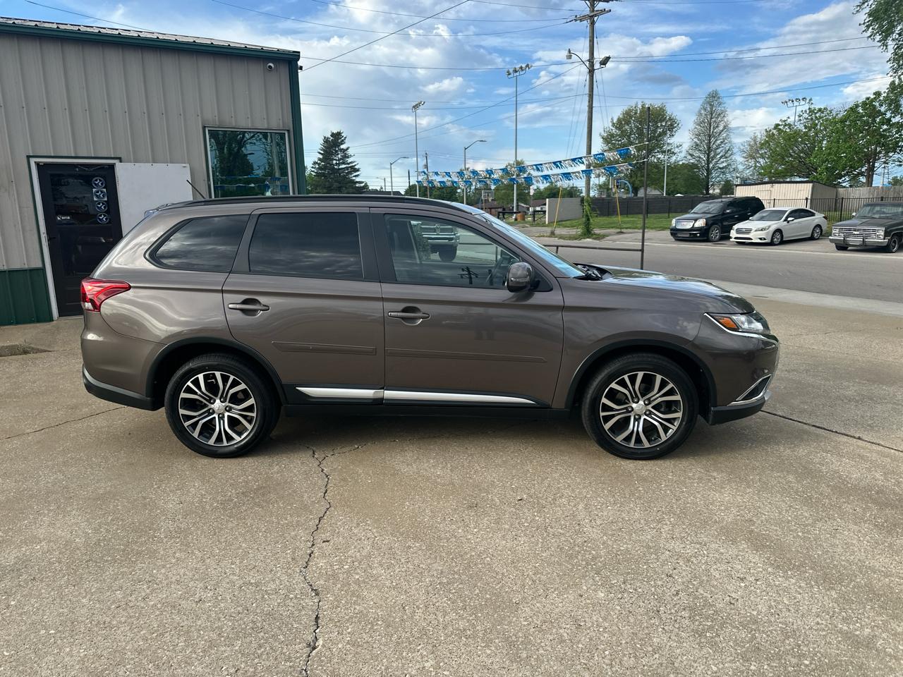 Mitsubishi Outlander  2016