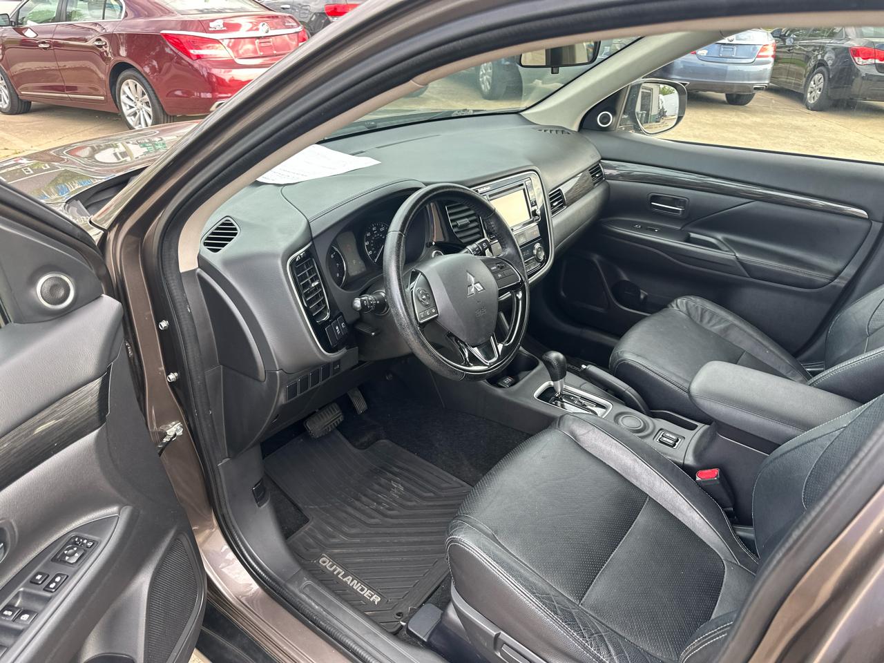 Mitsubishi Outlander  2016