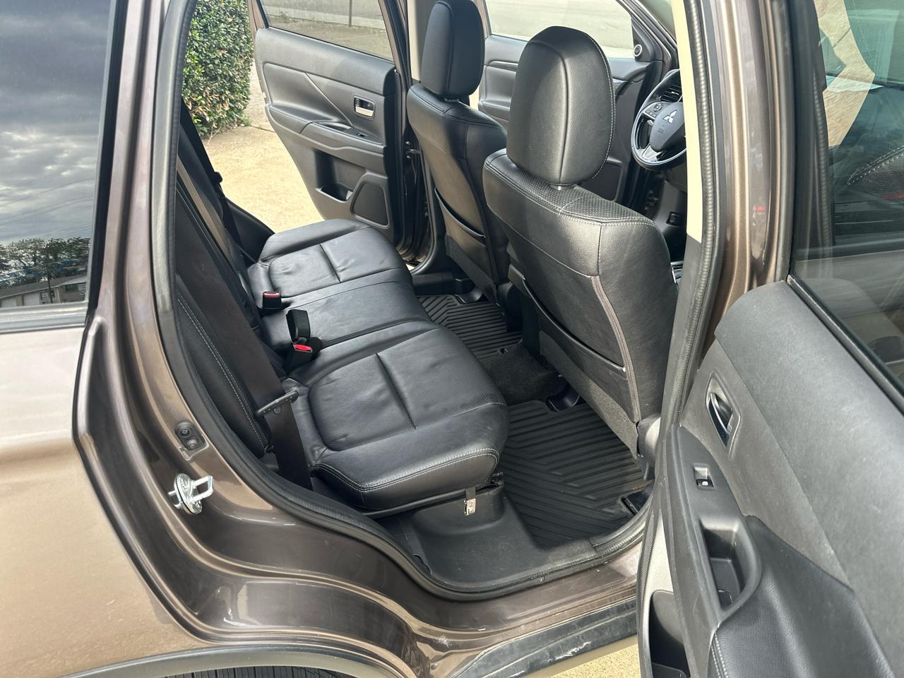 Mitsubishi Outlander  2016