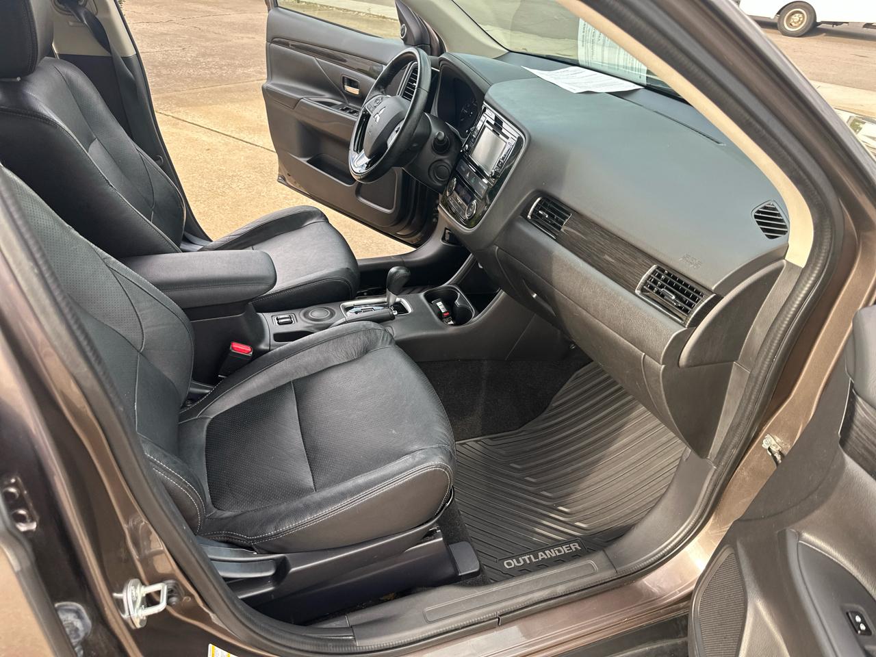 Mitsubishi Outlander  2016