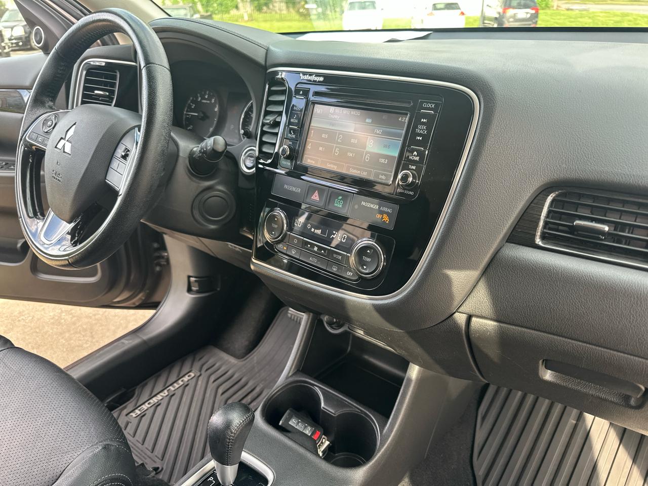 Mitsubishi Outlander  2016