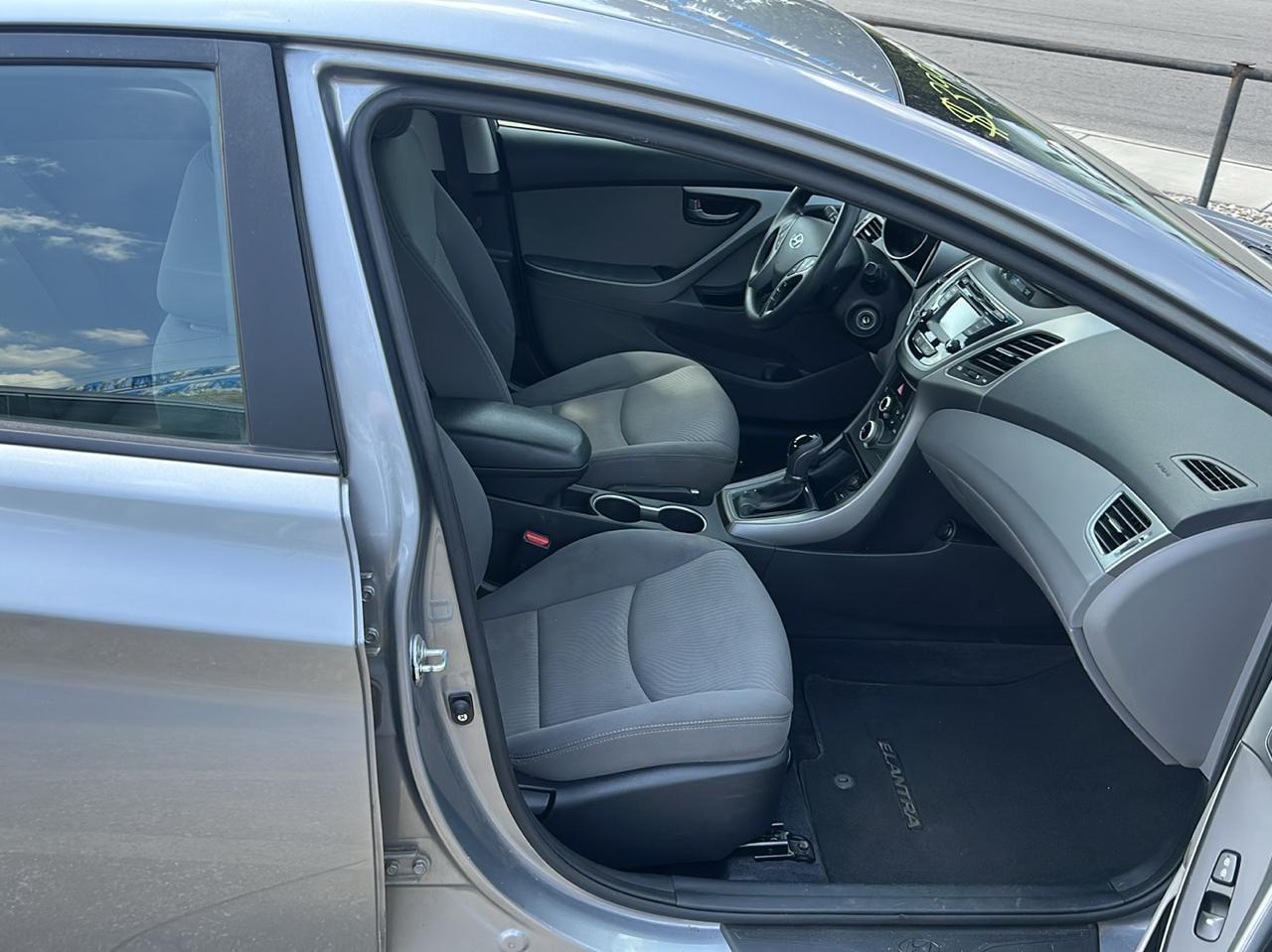 Hyundai Elantra  2015