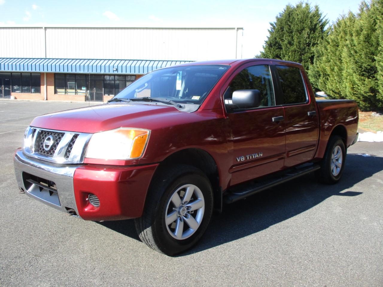 Nissan Titan SV Crew Cab 4WD 2013