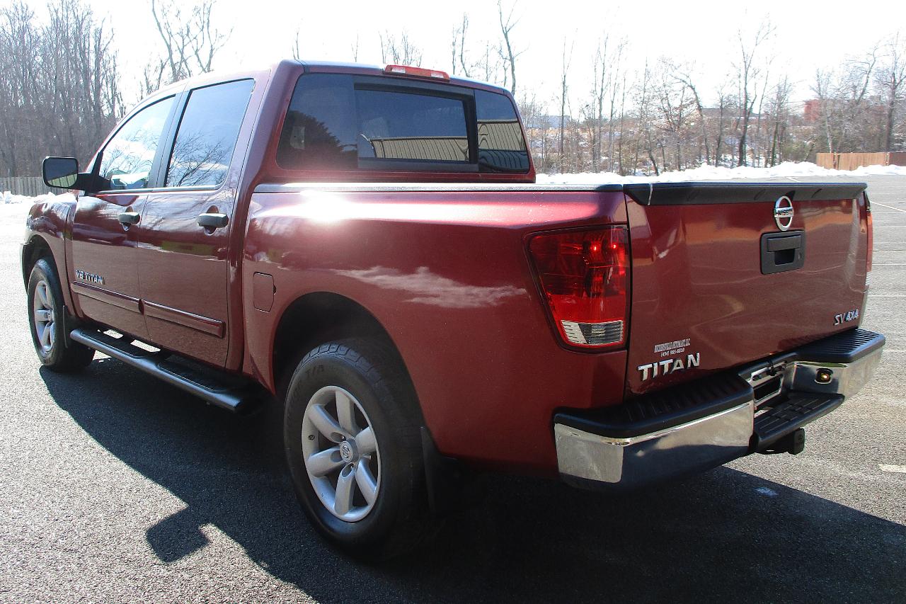 Nissan Titan SV Crew Cab 4WD 2013