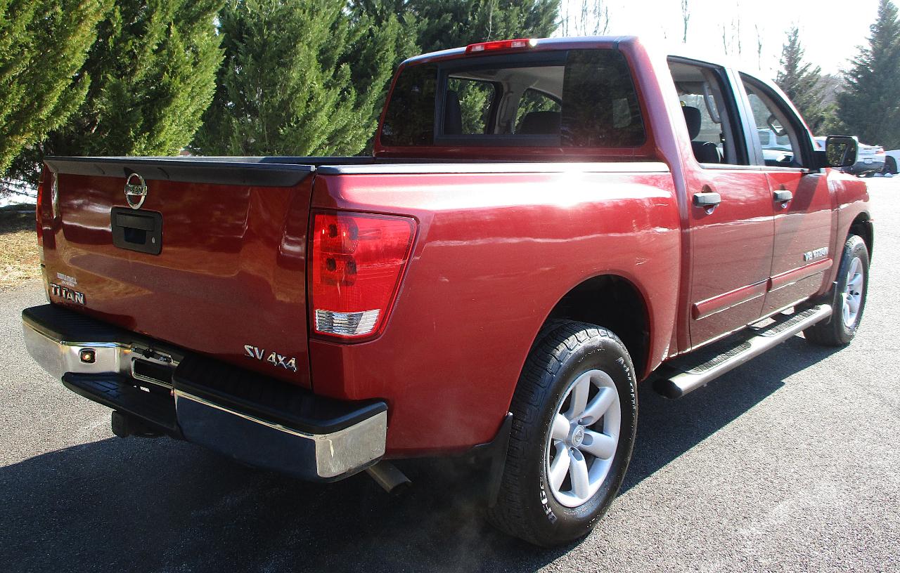 Nissan Titan SV Crew Cab 4WD 2013
