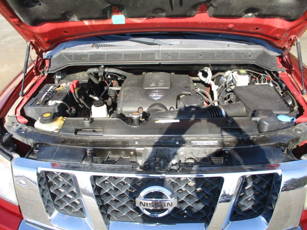 Nissan Titan SV Crew Cab 4WD 2013