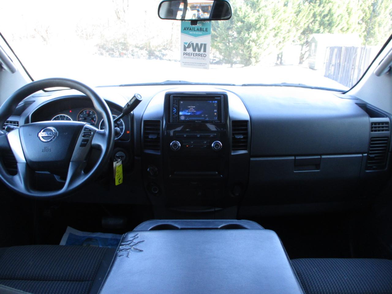 Nissan Titan SV Crew Cab 4WD 2013