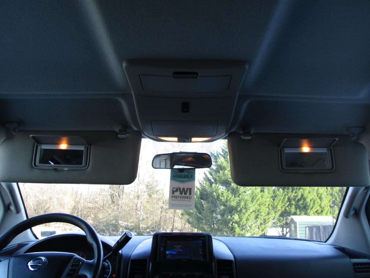 Nissan Titan SV Crew Cab 4WD 2013