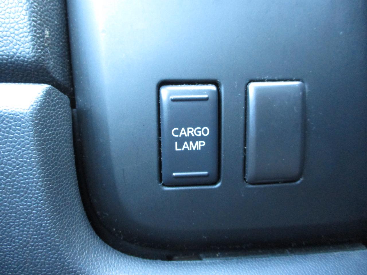 Nissan Titan SV Crew Cab 4WD 2013