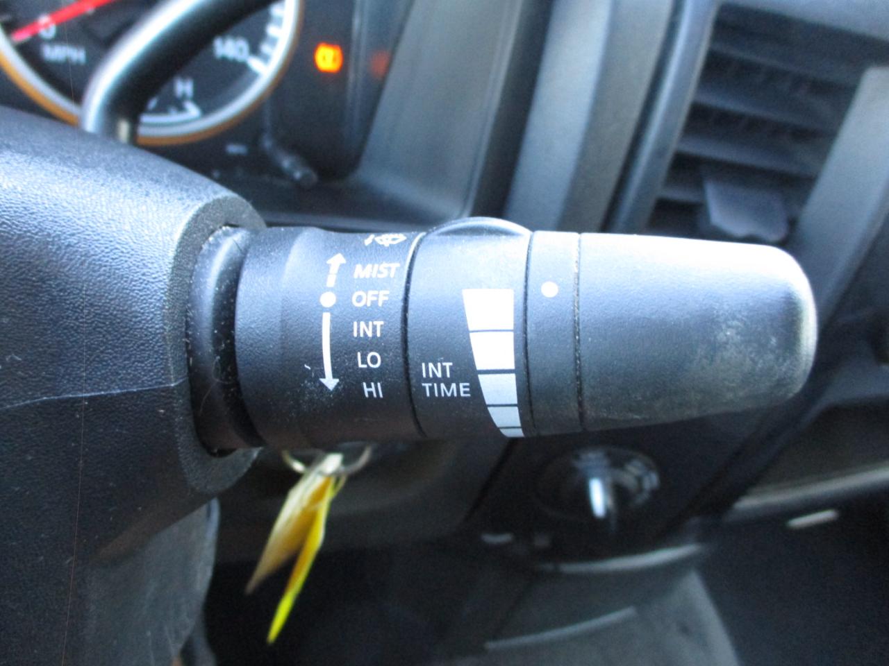 Nissan Titan SV Crew Cab 4WD 2013