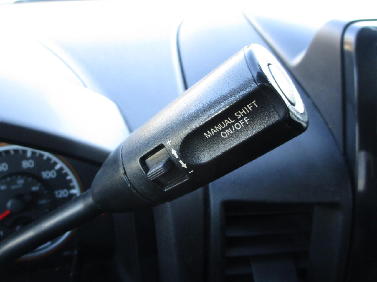 Nissan Titan SV Crew Cab 4WD 2013