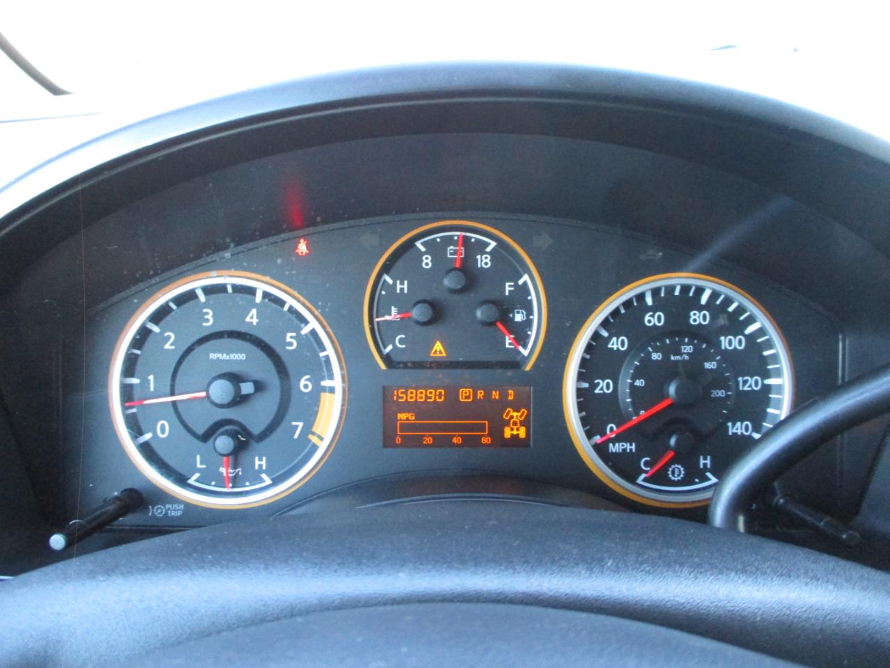 Nissan Titan SV Crew Cab 4WD 2013