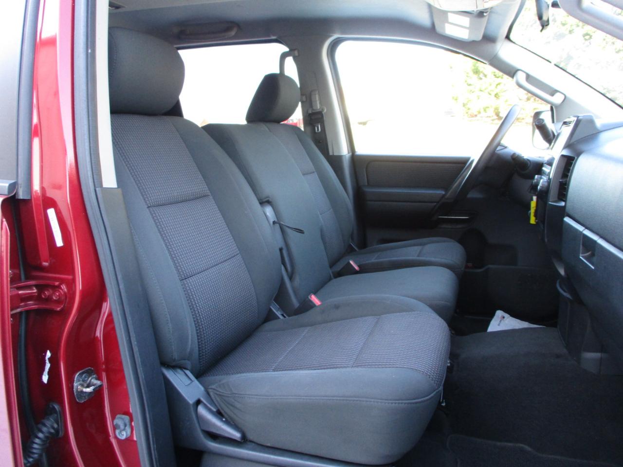 Nissan Titan SV Crew Cab 4WD 2013