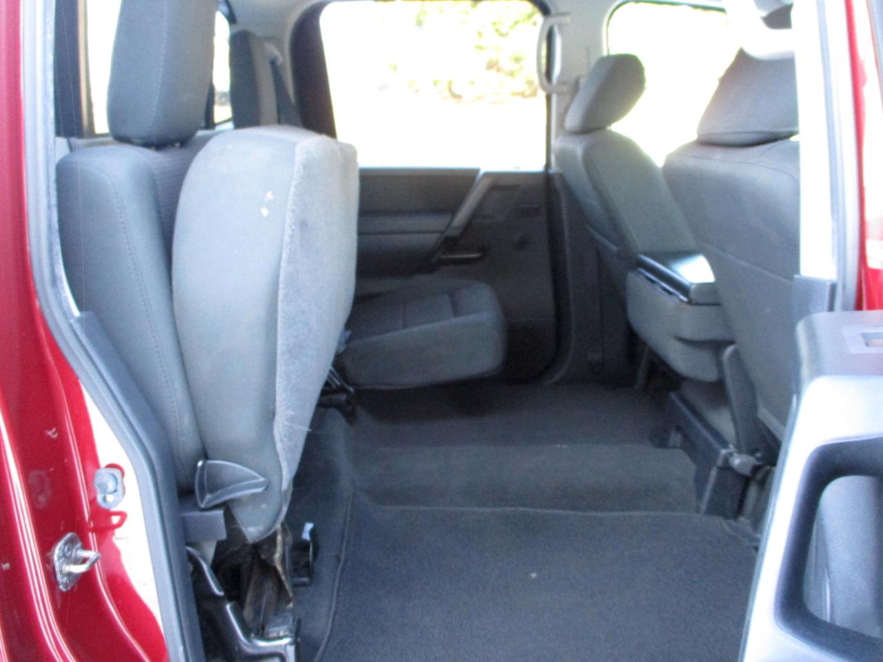 Nissan Titan SV Crew Cab 4WD 2013