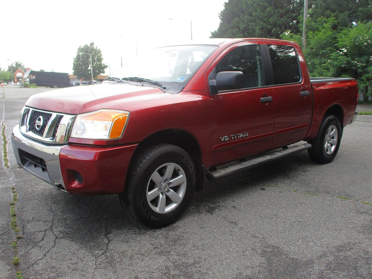 Nissan Titan SV Crew Cab 4WD 2013