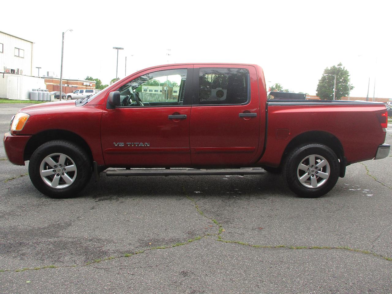 Nissan Titan SV Crew Cab 4WD 2013