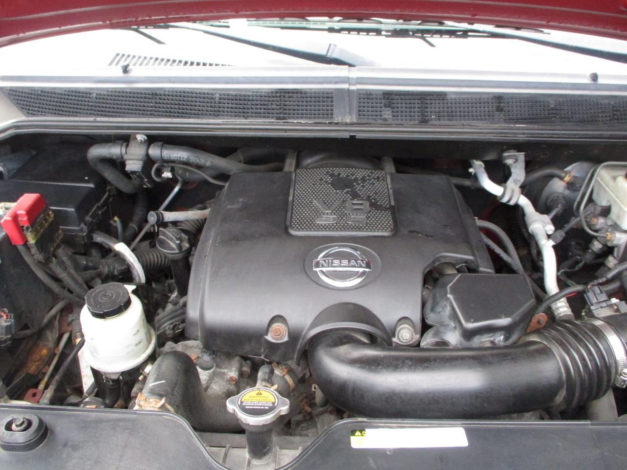 Nissan Titan SV Crew Cab 4WD 2013