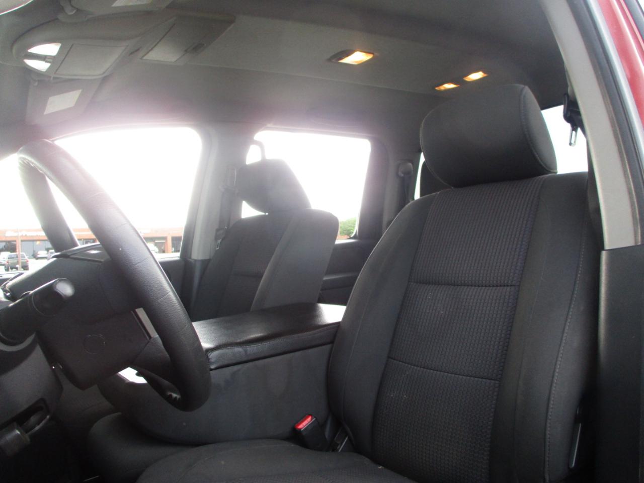 Nissan Titan SV Crew Cab 4WD 2013