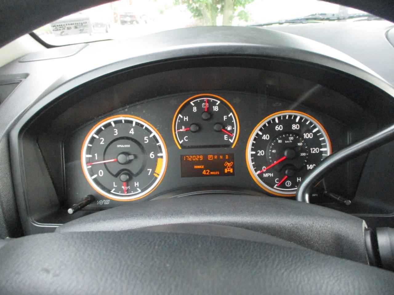 Nissan Titan SV Crew Cab 4WD 2013