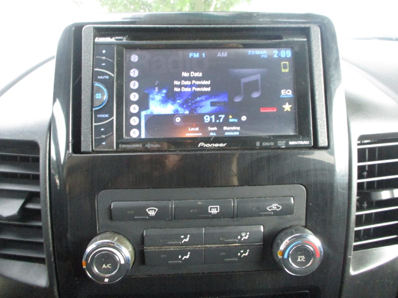 Nissan Titan SV Crew Cab 4WD 2013