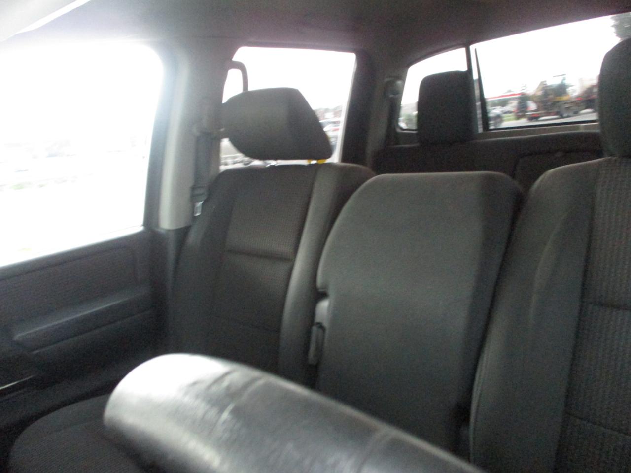 Nissan Titan SV Crew Cab 4WD 2013