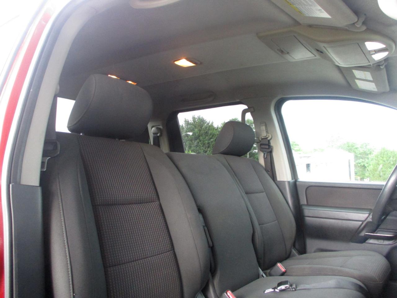 Nissan Titan SV Crew Cab 4WD 2013