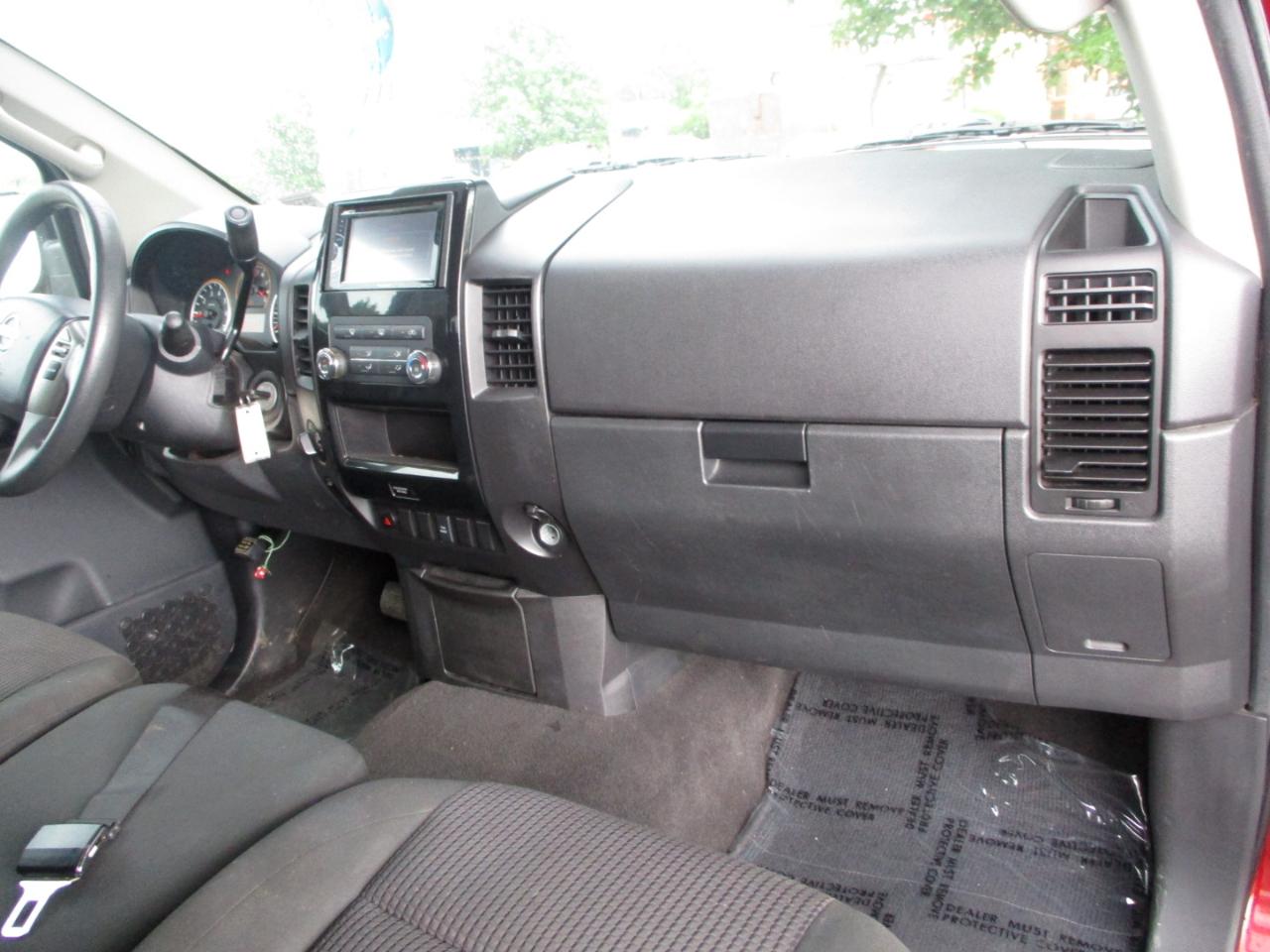 Nissan Titan SV Crew Cab 4WD 2013