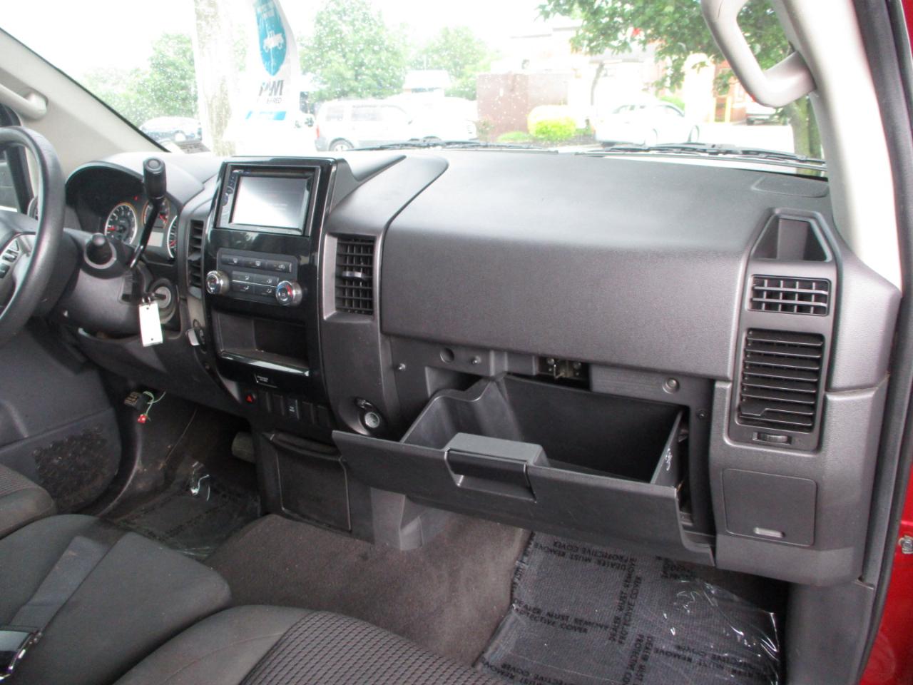 Nissan Titan SV Crew Cab 4WD 2013