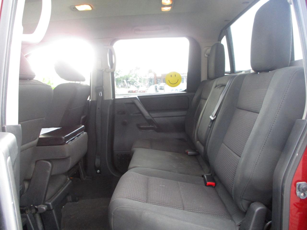 Nissan Titan SV Crew Cab 4WD 2013