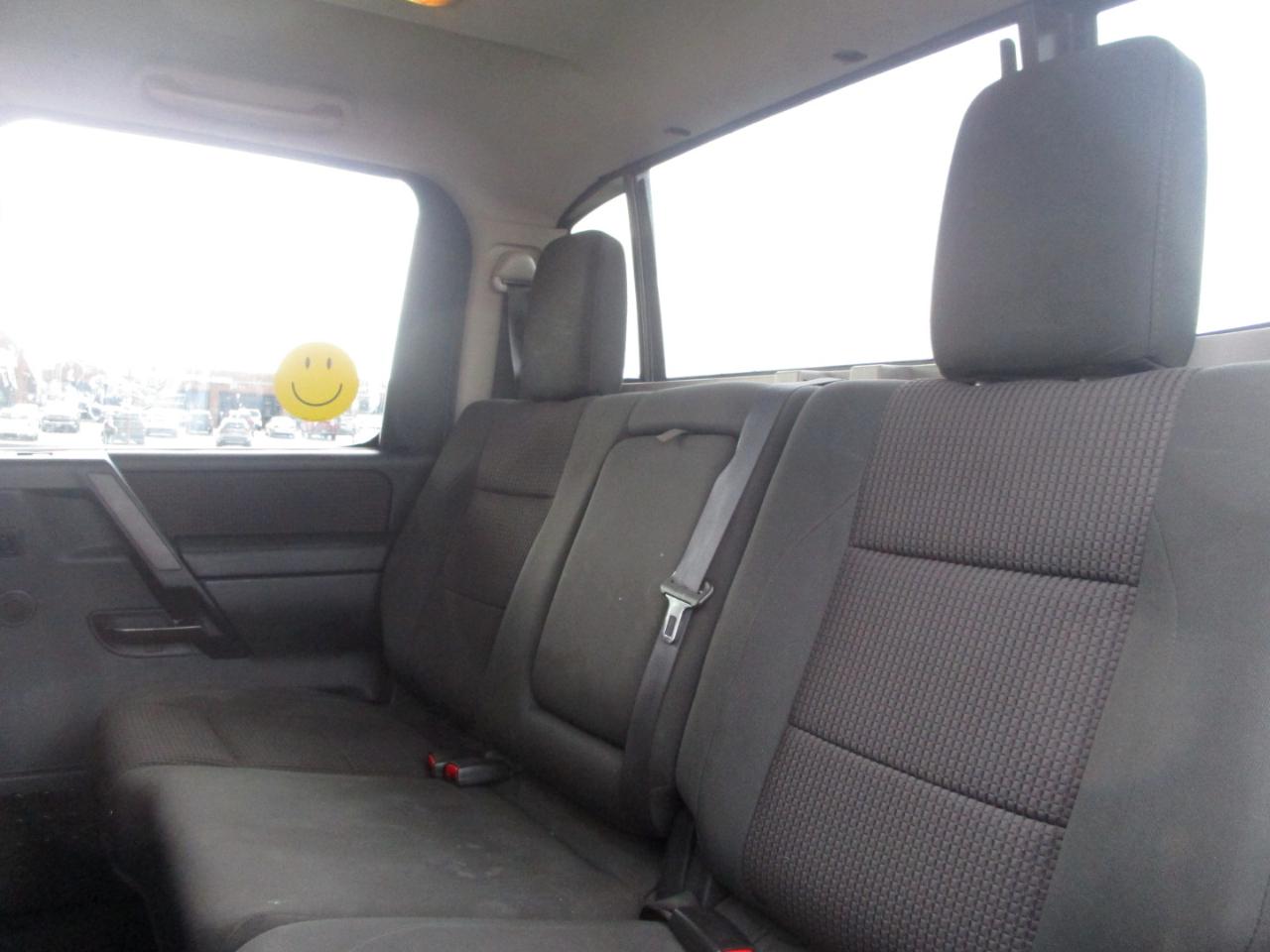 Nissan Titan SV Crew Cab 4WD 2013